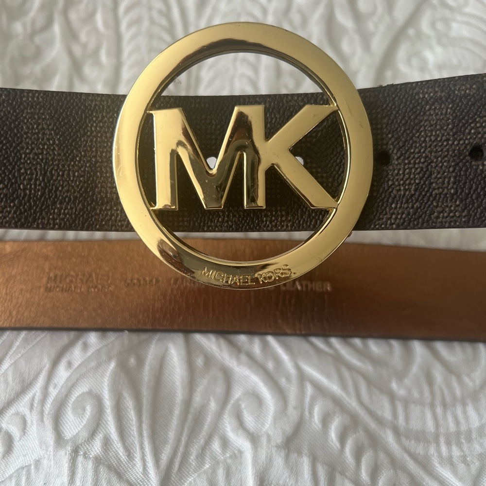 🔥Michael Kors logo belt with gold buckle🔥